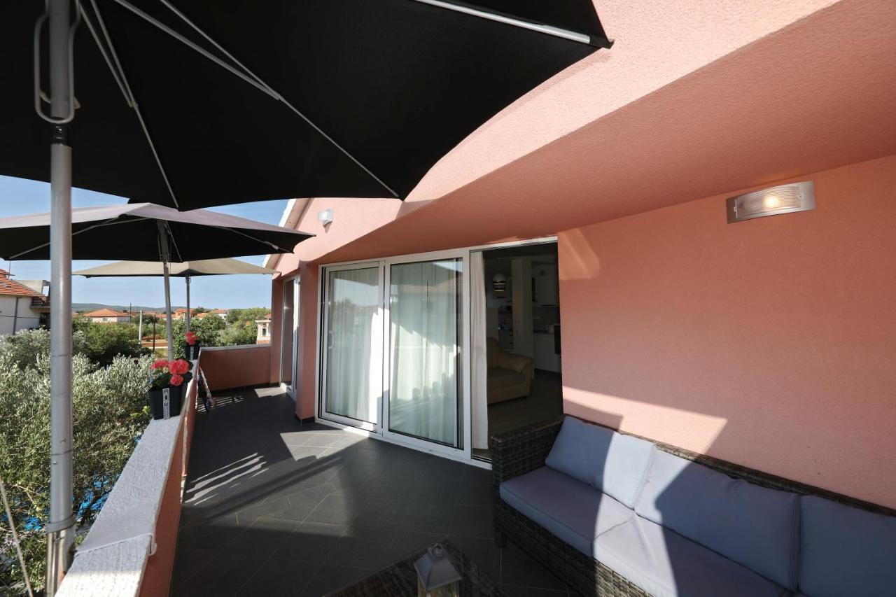 Apartment With Private Pool Sukošan Eksteriør billede
